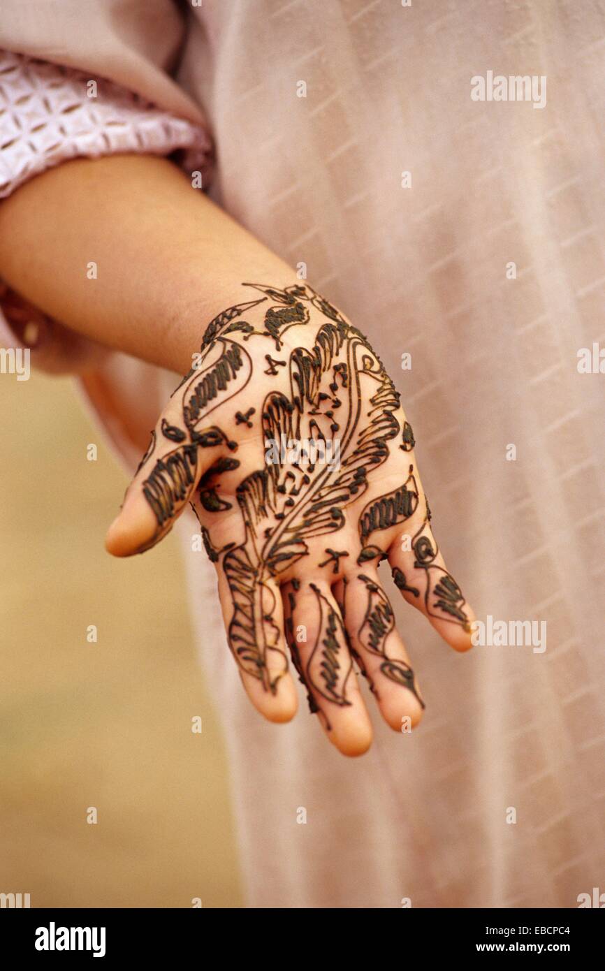 Décoré à la main avec le henné, , le Maroc, l'Afrique du Nord Photo Stock -  Alamy