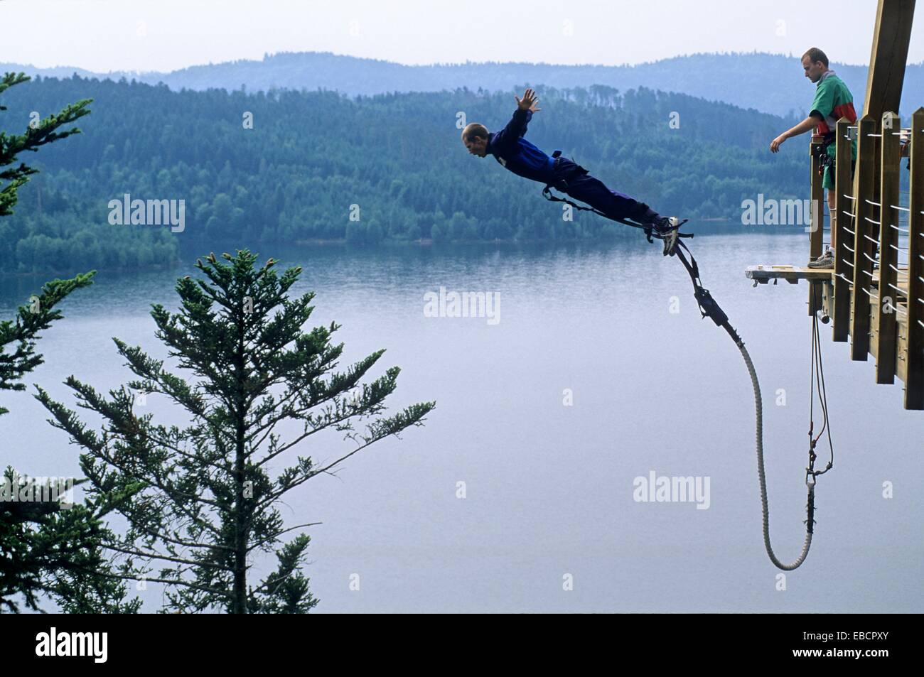 Le saut sur le lac de Pierre-Percee Meurthe-et-Moselle et la région  Lorraine département France Europe Photo Stock - Alamy