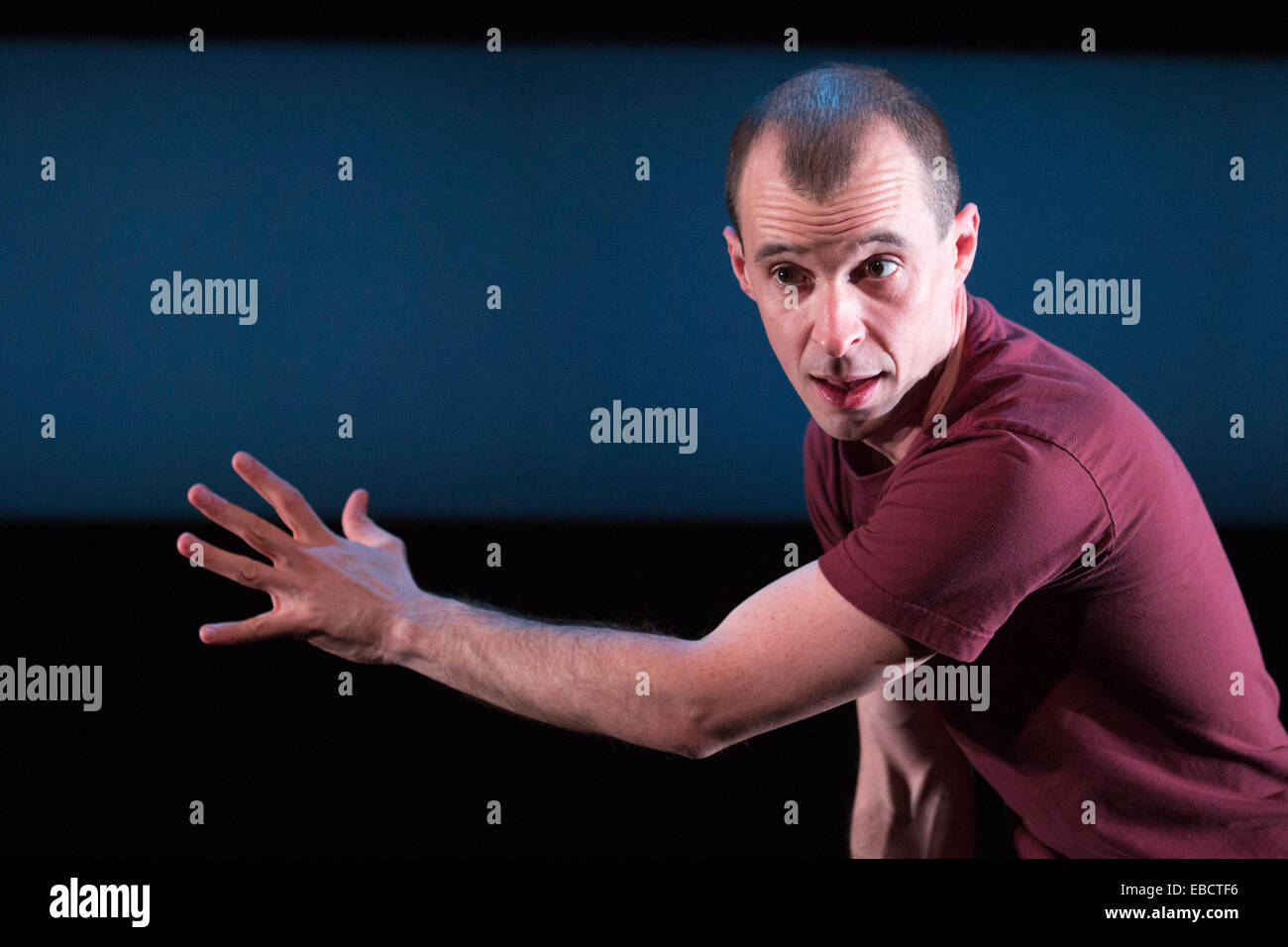 Tom Vaughan-Lawlor effectue dans 'Howie the Rookie' par Mark O'Rowe à la Fosse du Barbican Theatre, Londres Banque D'Images