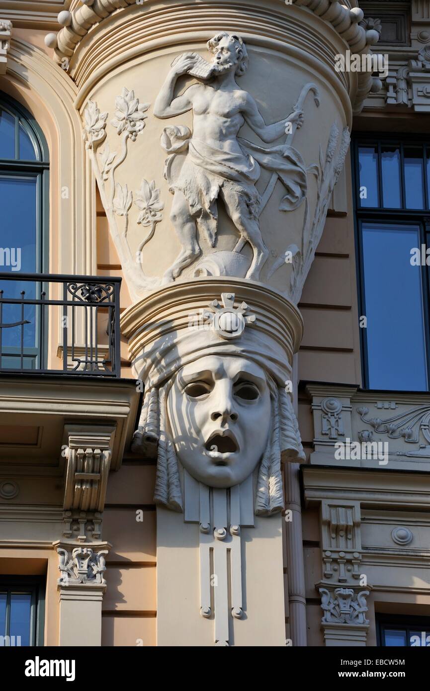 Détail de façade du bâtiment Art Nouveau en Alberta street, travail de l'architecte Mikhaïl Eisenstein, Riga, Lettonie, Pays Baltes Banque D'Images