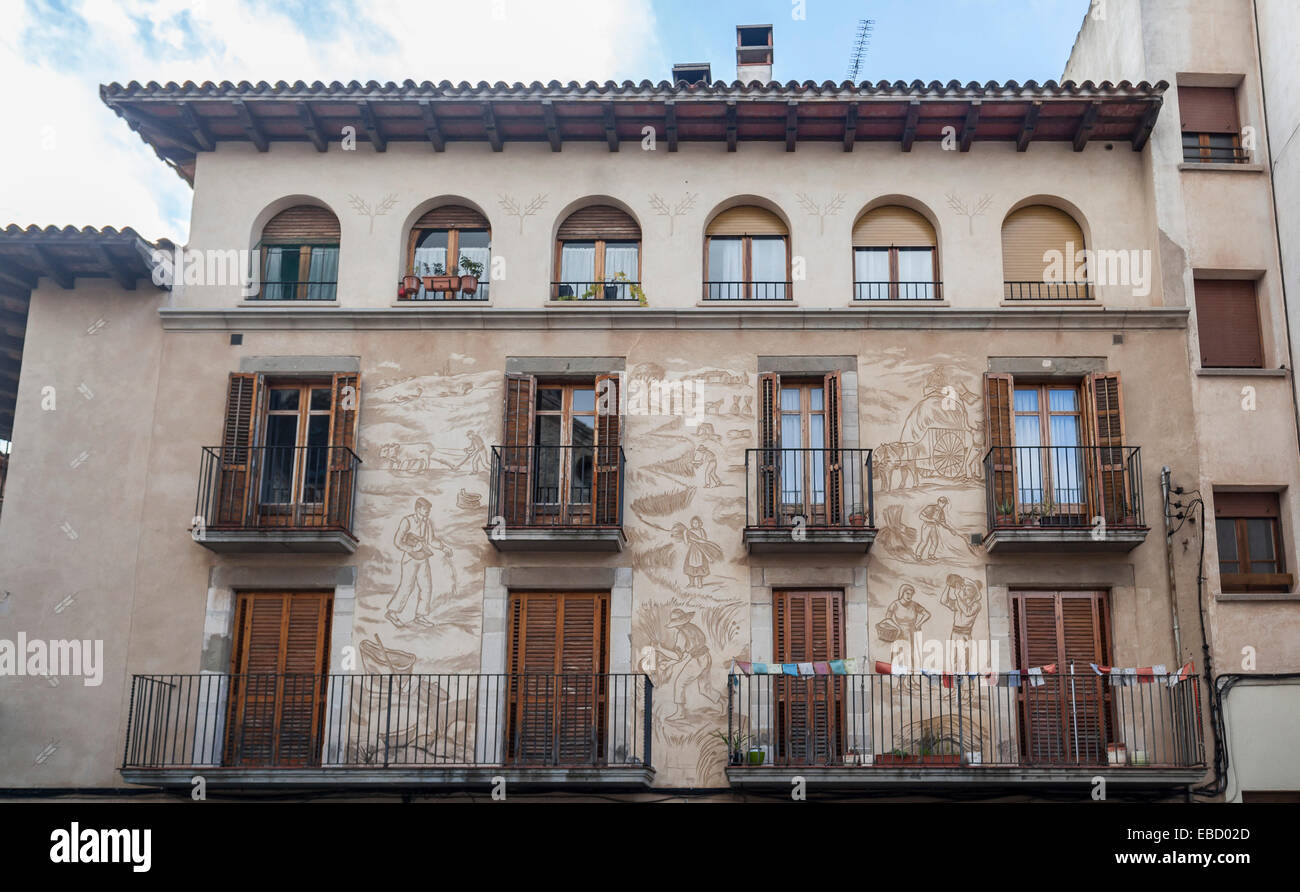 Moià,Catalogne,Espagne.immeuble avec façade sgraffitos. Banque D'Images