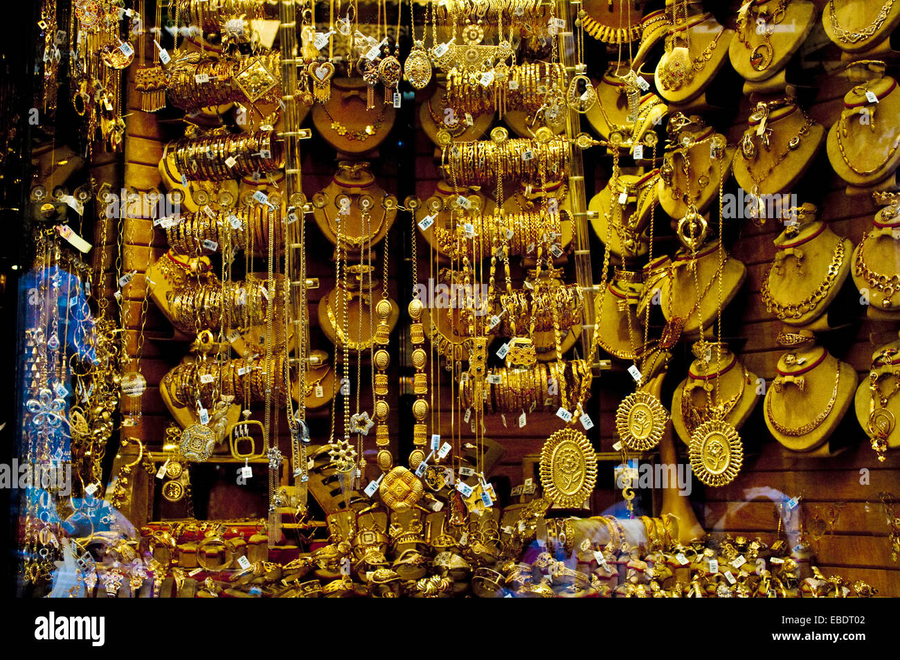 Boutique de bijoux pour le marché Khan el Khalili au Caire en Égypte Photo  Stock - Alamy