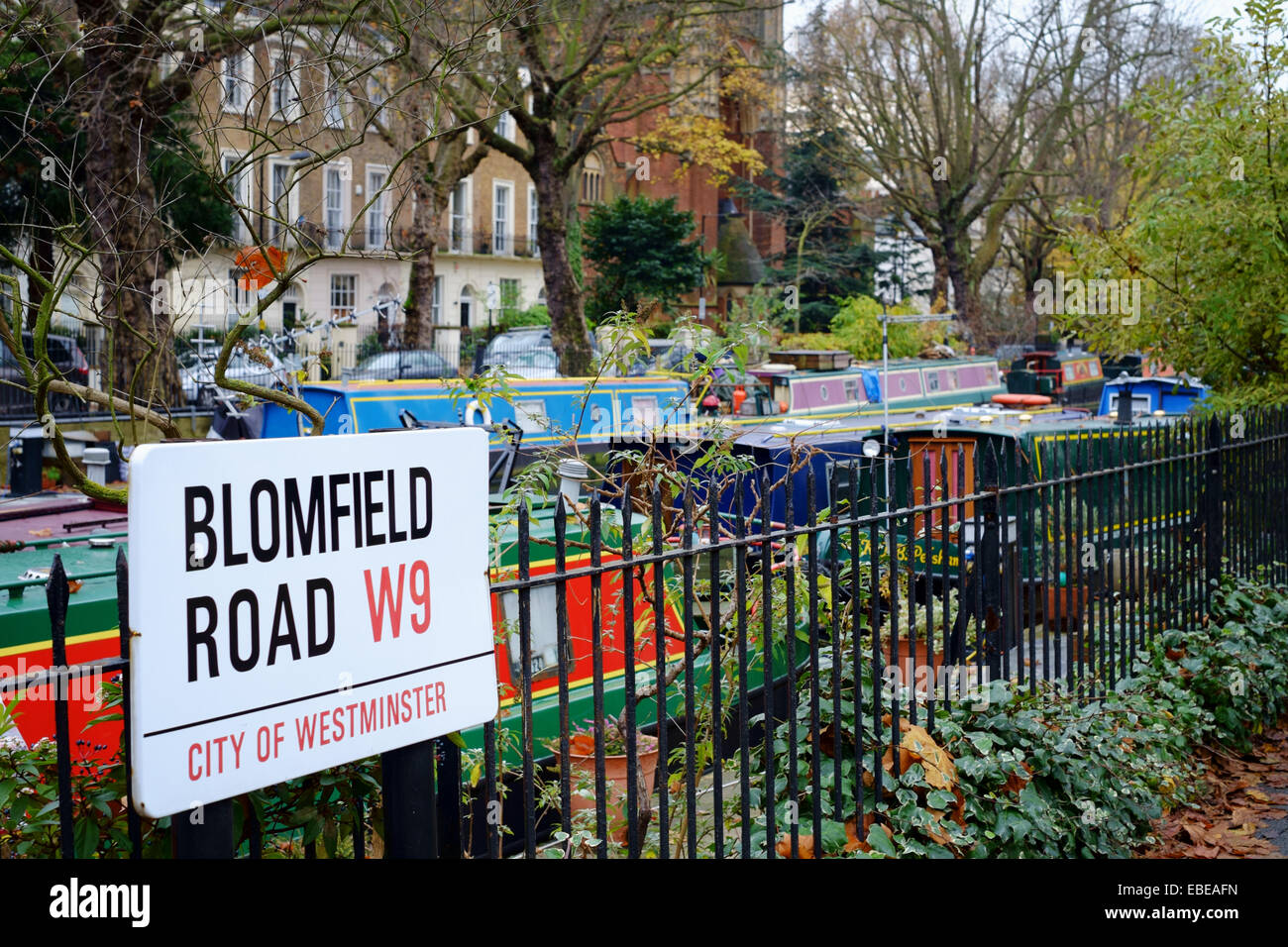 À Little Venice - Narrowboats Blomfield Road, Londres - jour d'automne par le Regent's Canal dans l'ouest de Londres Banque D'Images