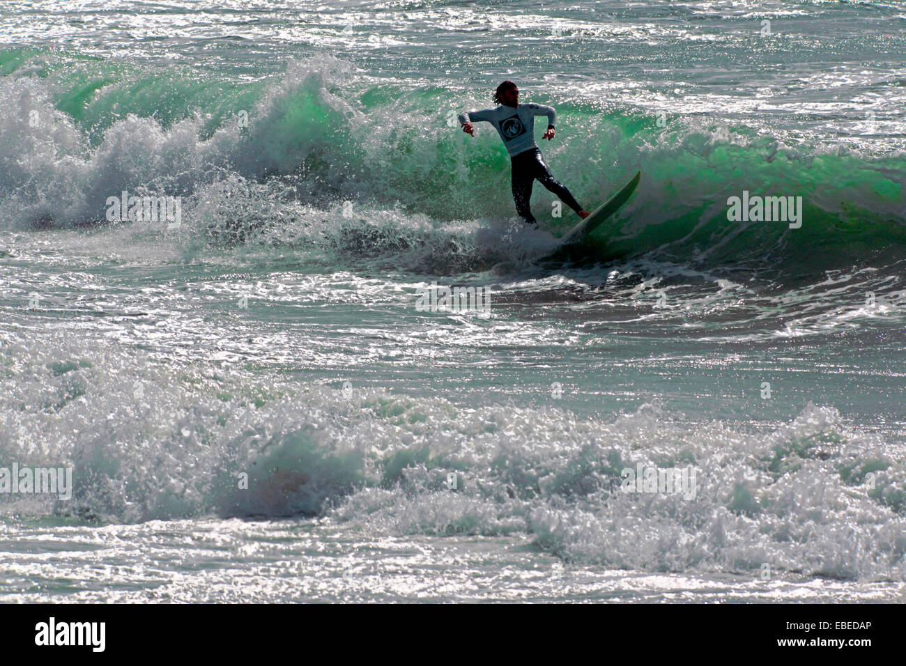 Surfer - île de San Pietro, La Caletta Plage, Sardaigne Italie Banque D'Images
