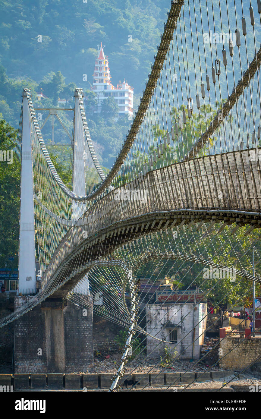 Lakshman Jhula pont sur Gange à Rishikesh, Inde Banque D'Images