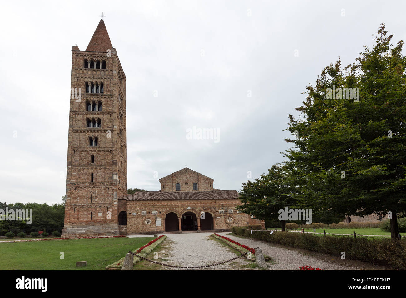 L'abbaye de Pomposa est un monastère bénédictin, à Codigoro, en Émilie-Romagne, en Italie Banque D'Images