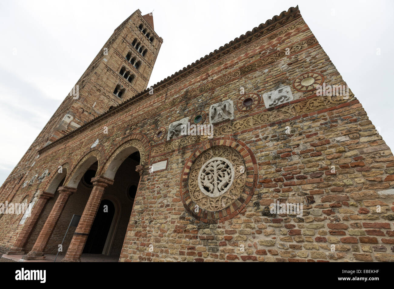 L'abbaye de Pomposa est un monastère bénédictin, à Codigoro, en Émilie-Romagne, en Italie Banque D'Images