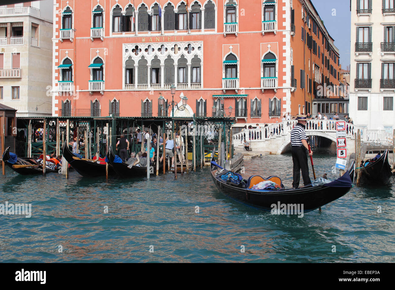 Italie Venise San Marco gondola sur Grand Canal par Hotel Daneli Banque D'Images