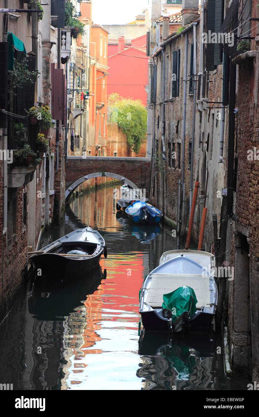 Italie Venise Rialto petit canal par marché du Rialto Banque D'Images