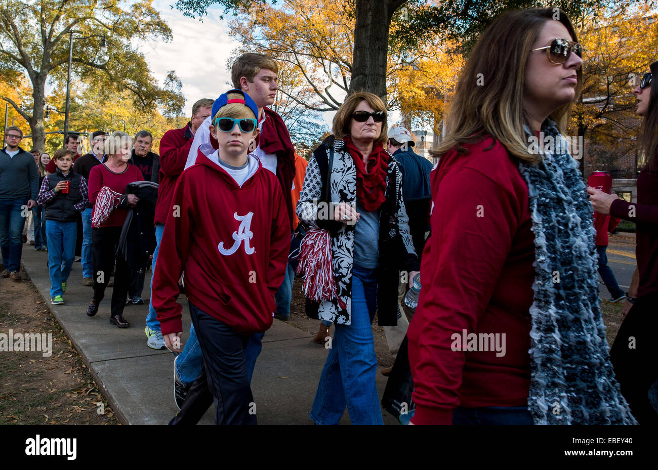 Tuscaloosa, Alabama, USA. 29 Nov, 2014. Fans de marche de Bryant-Denny Stadium, site de la bol de fer 2014 match entre l'Université de l'Alabama et de l'Université d'Auburn. © Brian Cahn/ZUMA/Alamy Fil Live News Banque D'Images