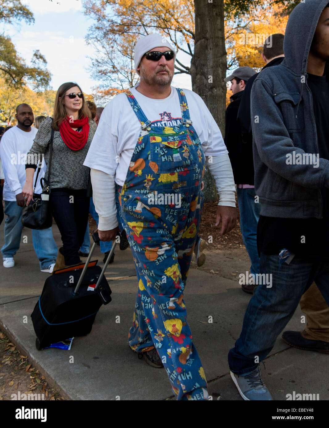 Tuscaloosa, Alabama, USA. 29 Nov, 2014. Fans de marche de Bryant-Denny Stadium, site de la bol de fer 2014 match entre l'Université de l'Alabama et de l'Université d'Auburn. © Brian Cahn/ZUMA/Alamy Fil Live News Banque D'Images