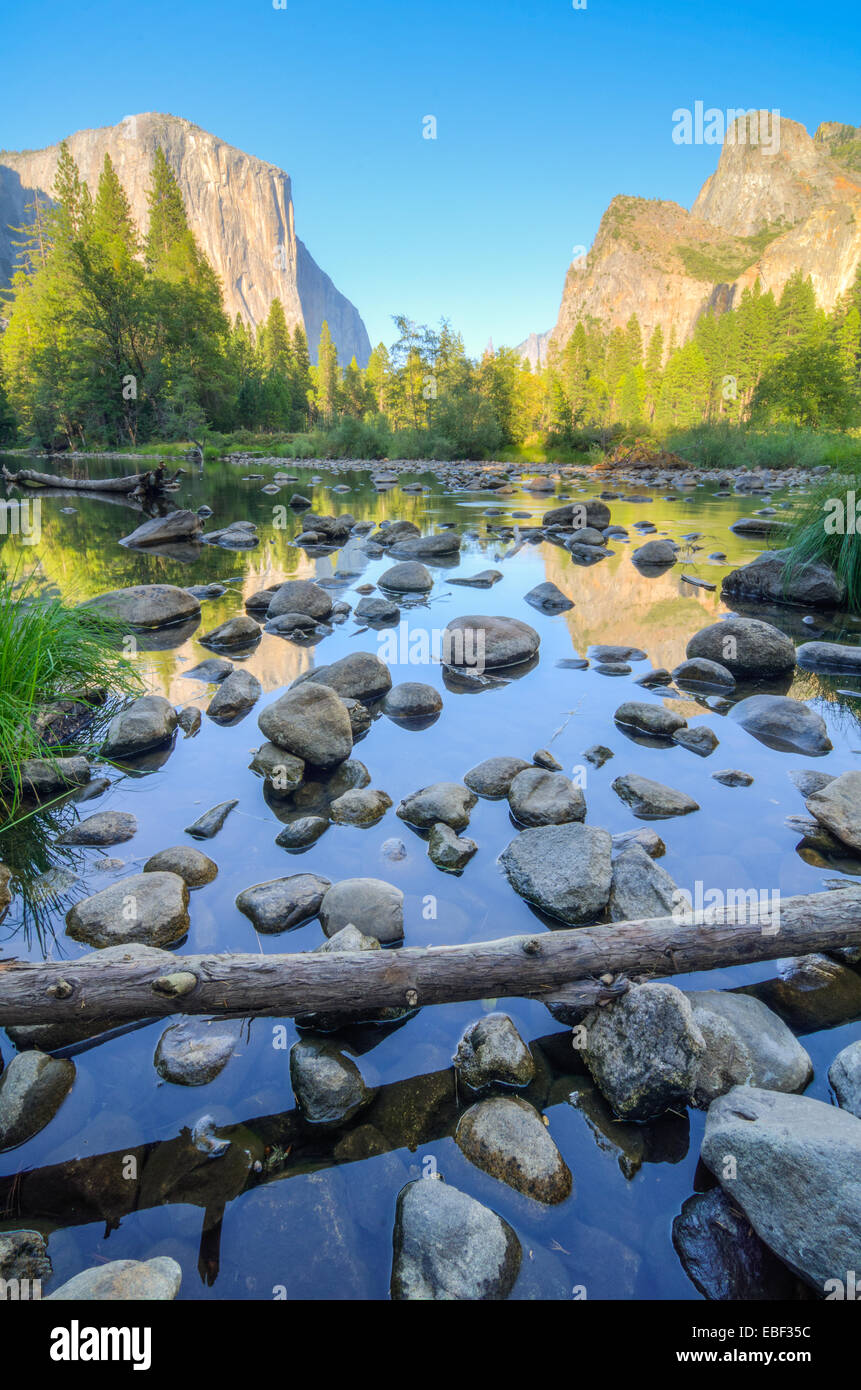 La célèbre vue sur la vallée de Yosemite National Park Banque D'Images