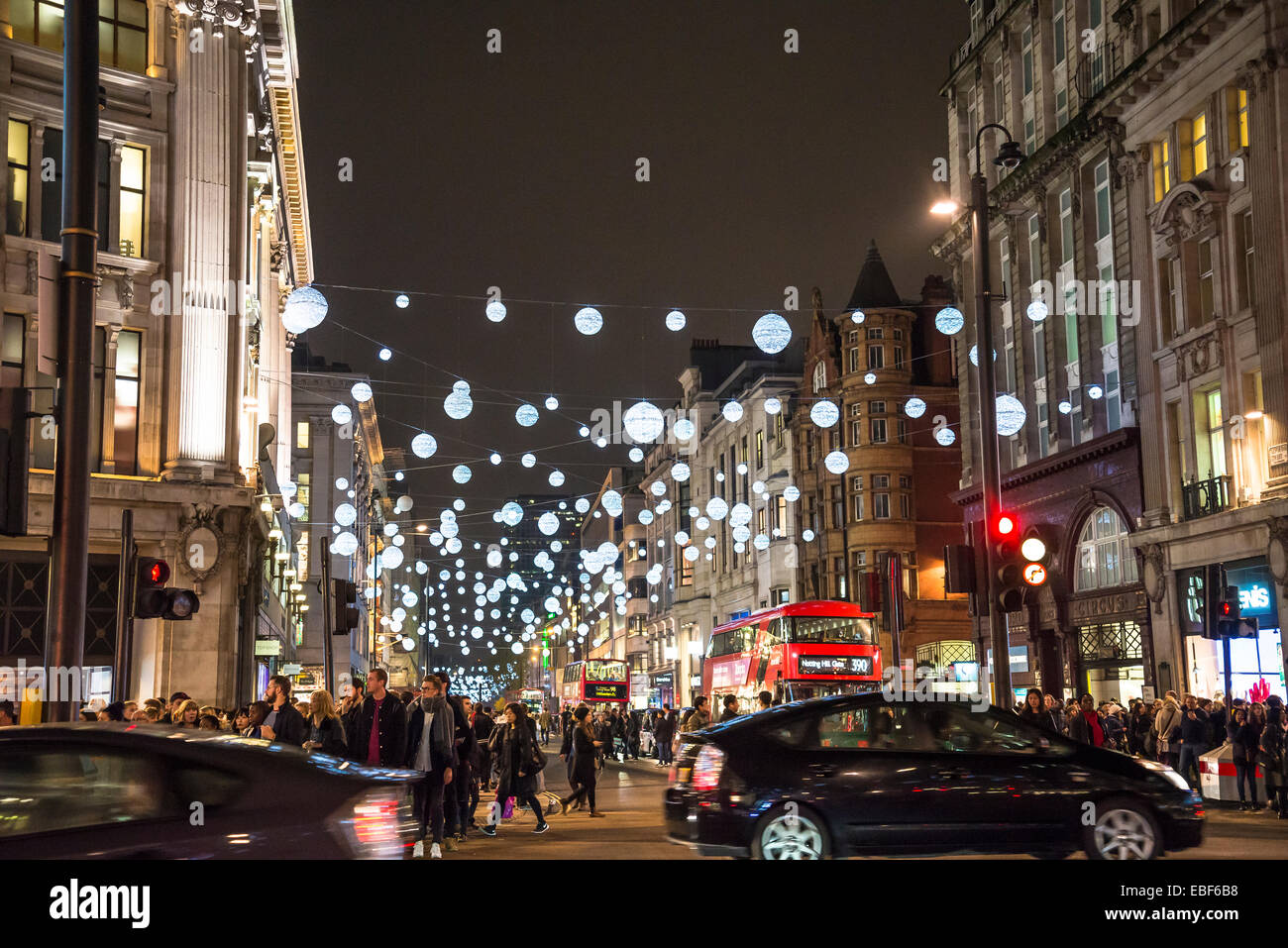 Lumières de Noël dans Oxford Street, London, England, UK Banque D'Images