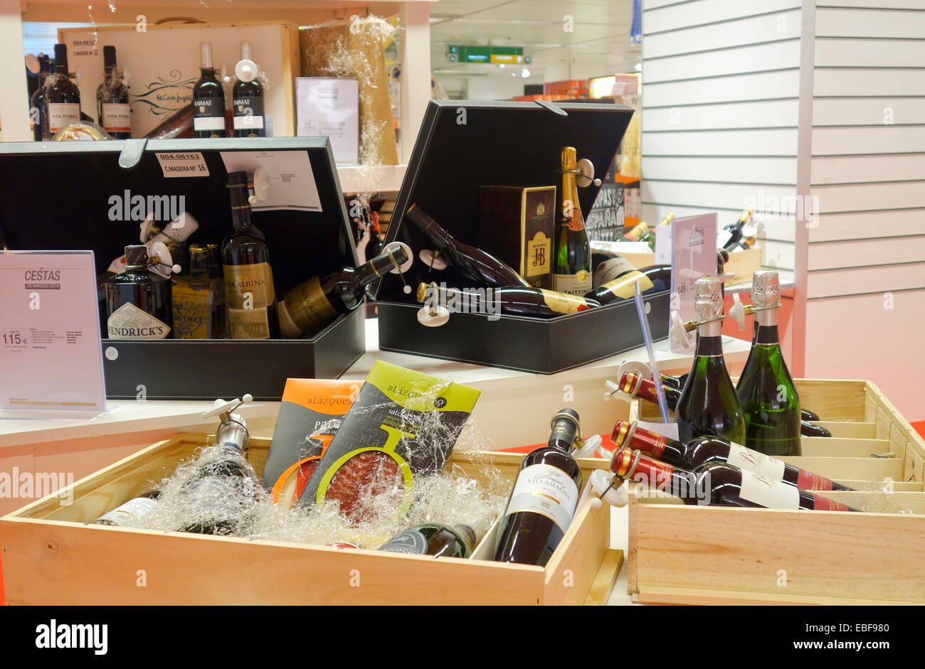 Panier Cadeaux, Paniers cadeaux d'affaires. Saison de Noël. affiché. L'Espagne. Banque D'Images