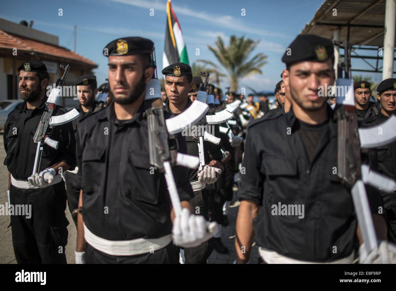 La bande de Gaza. 30Th Nov, 2014. Les membres des forces de sécurité nationale palestinienne de prendre part à une cérémonie militaire à Gaza le 30 novembre, 2014. © Wissam Nassar/Xinhua/Alamy Live News Banque D'Images