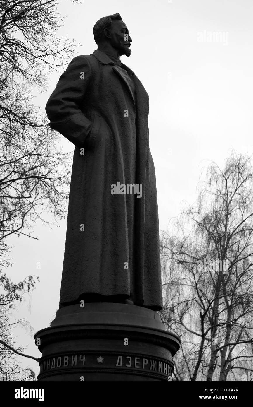 Statue de Felix Dzerjinski dans le parc est photographié close-up Banque D'Images Statue de Felix Dzerjinski dans le parc est photographié close-up Banque D'Images