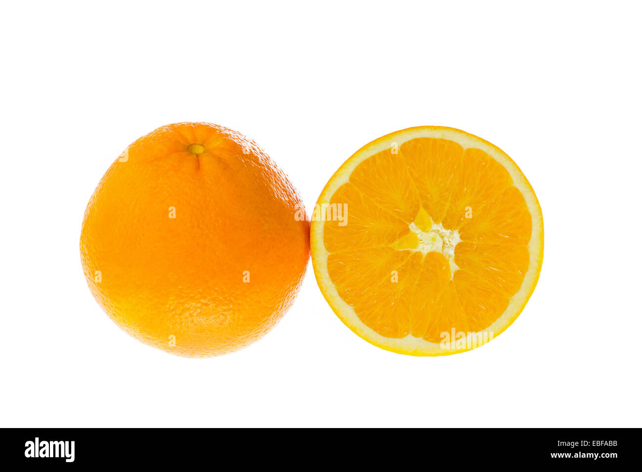 Un ensemble orange et une moitié sur fond blanc Banque D'Images