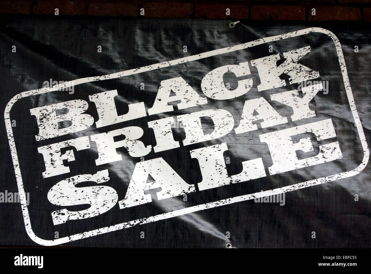 Le vendredi noir vente affiche à l'extérieur de Londres supermarché Banque D'Images