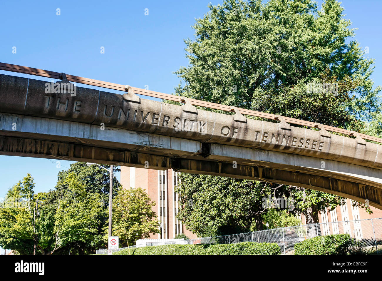 Des étudiants de l'Université du Tennessee à Knoxville pont piétonnier Banque D'Images