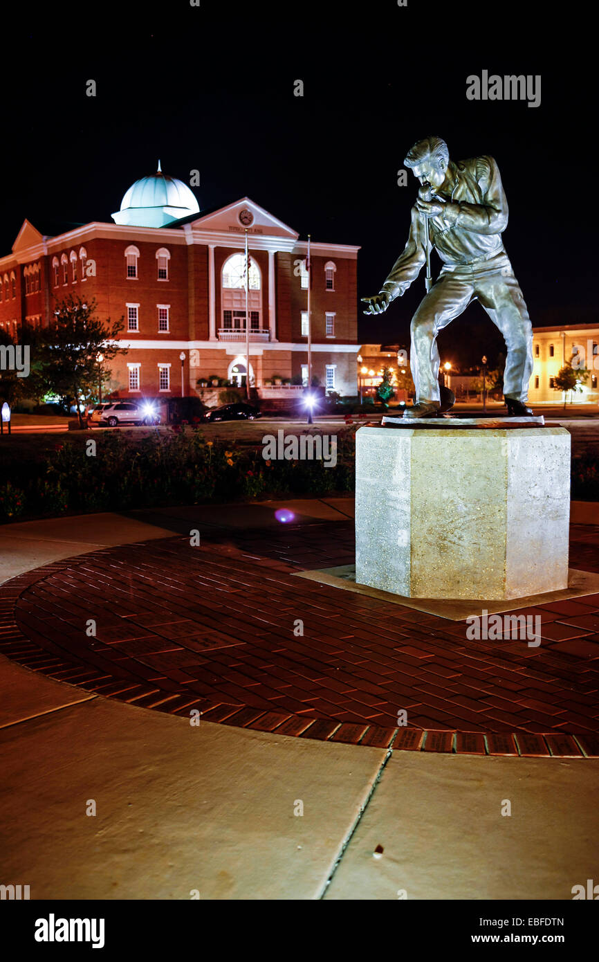 Le retour d'Elvis Presley à l'Hôtel de Ville et statue Fairpark. Site de l'Elvis 1956 concert Banque D'Images