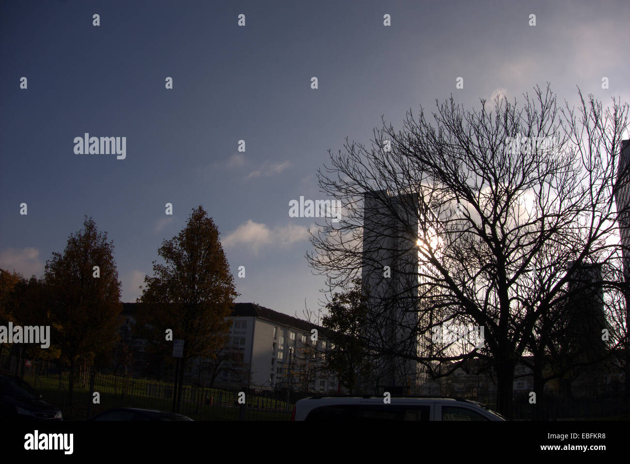 Certains des towerblocks autour de North Norland park Londres W11 avec son choix d'architecture abordable intéressant Banque D'Images