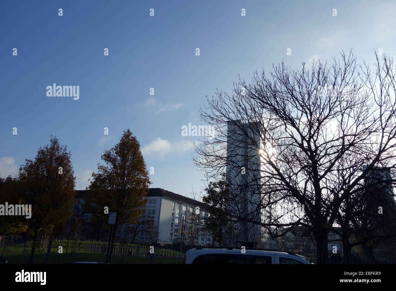 Certains des towerblocks autour de North Norland park Londres W11 avec son choix d'architecture abordable intéressant Banque D'Images