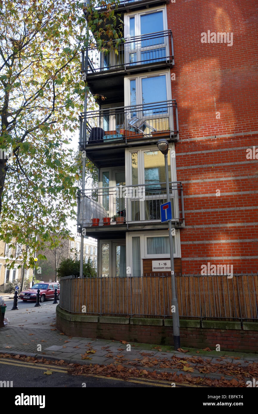 Certains des logements sociaux de la région de North Norland park Londres W11 avec sa variété de récentes intéressant l'architecture abordable Banque D'Images