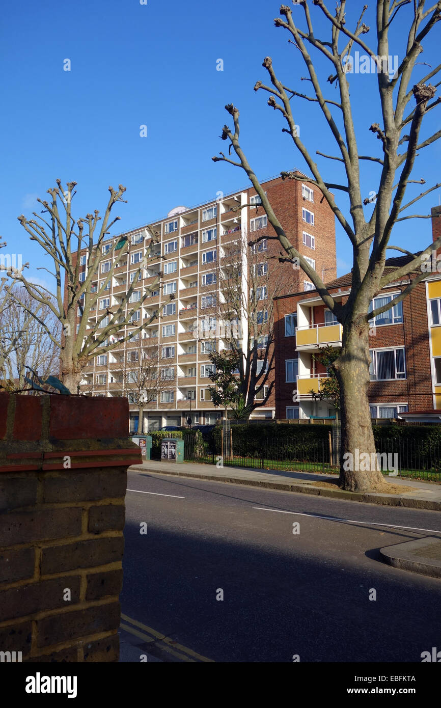 Certains des logements sociaux de la région de North Norland park Londres W11 avec sa variété de récentes intéressant l'architecture abordable Banque D'Images