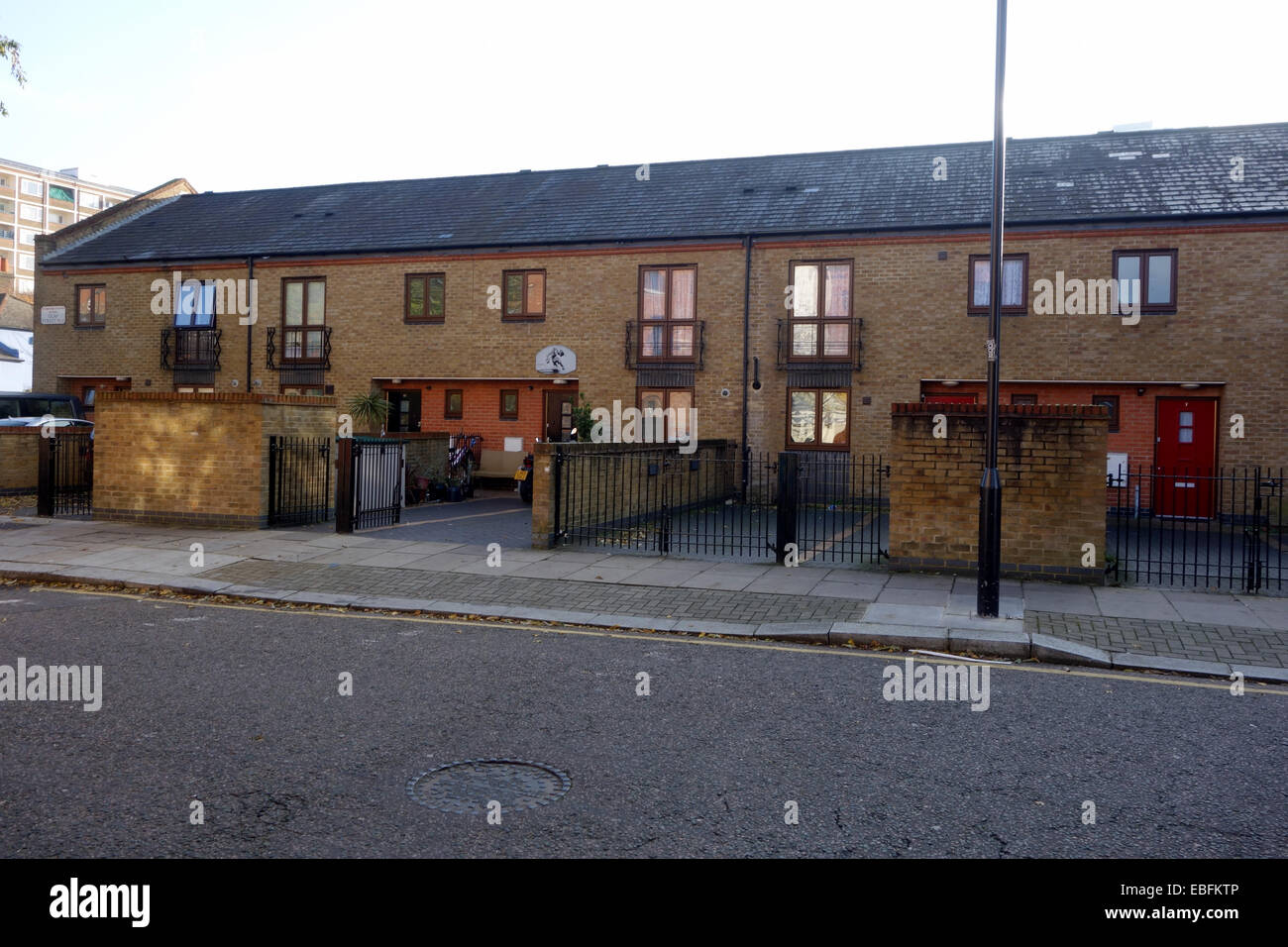 Certains des logements sociaux de la région de North Norland park Londres W11 avec sa variété de récentes intéressant l'architecture abordable Banque D'Images