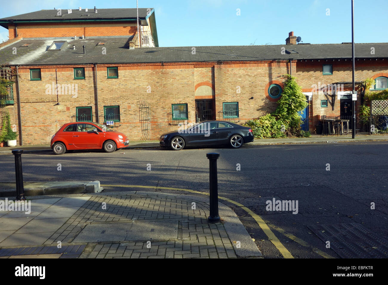 Certains des logements sociaux de la région de North Norland park Londres W11 avec sa variété de récentes intéressant l'architecture abordable Banque D'Images