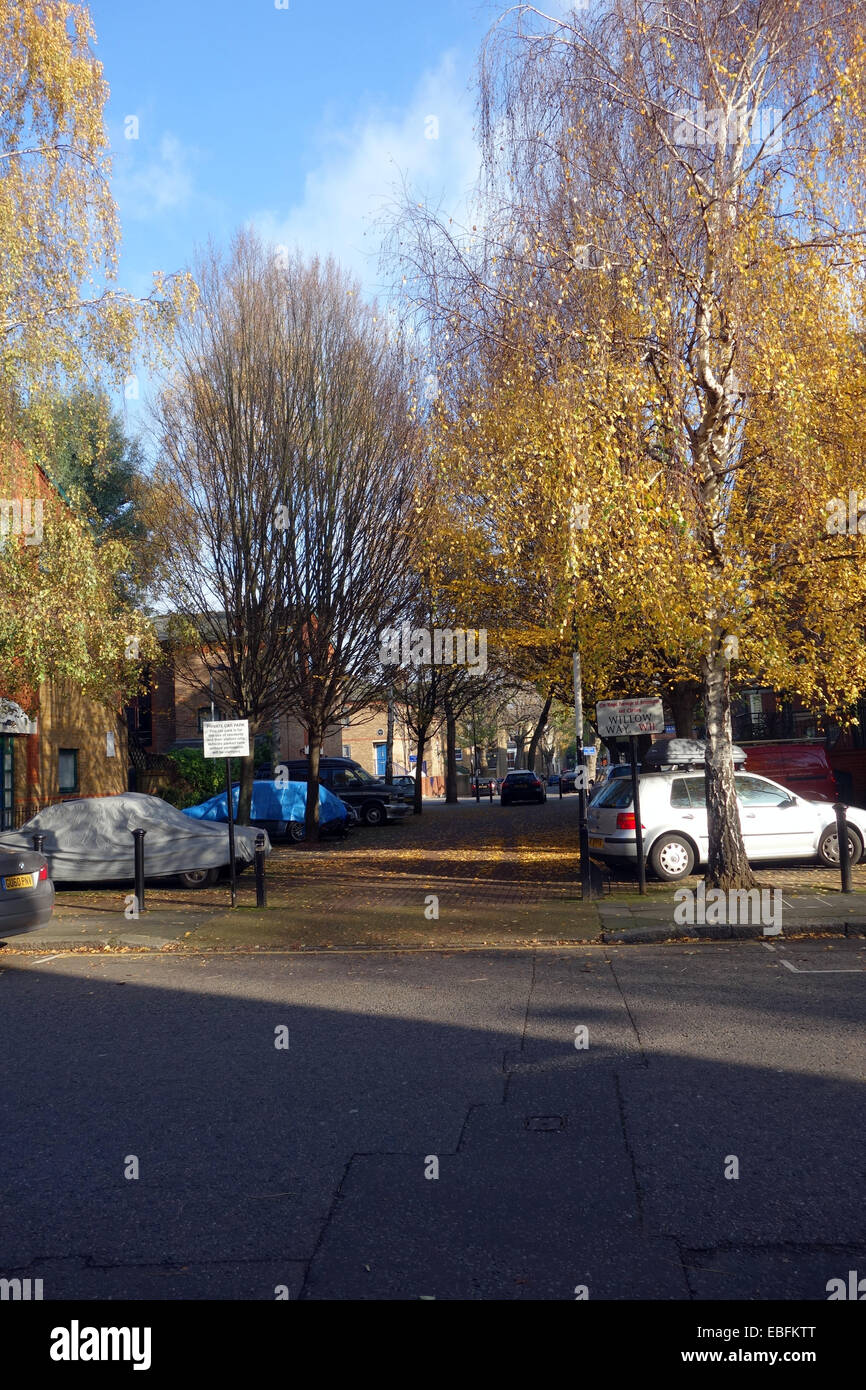 Certains des logements sociaux de la région de North Norland park Londres W11 avec sa variété de récentes intéressant l'architecture abordable Banque D'Images