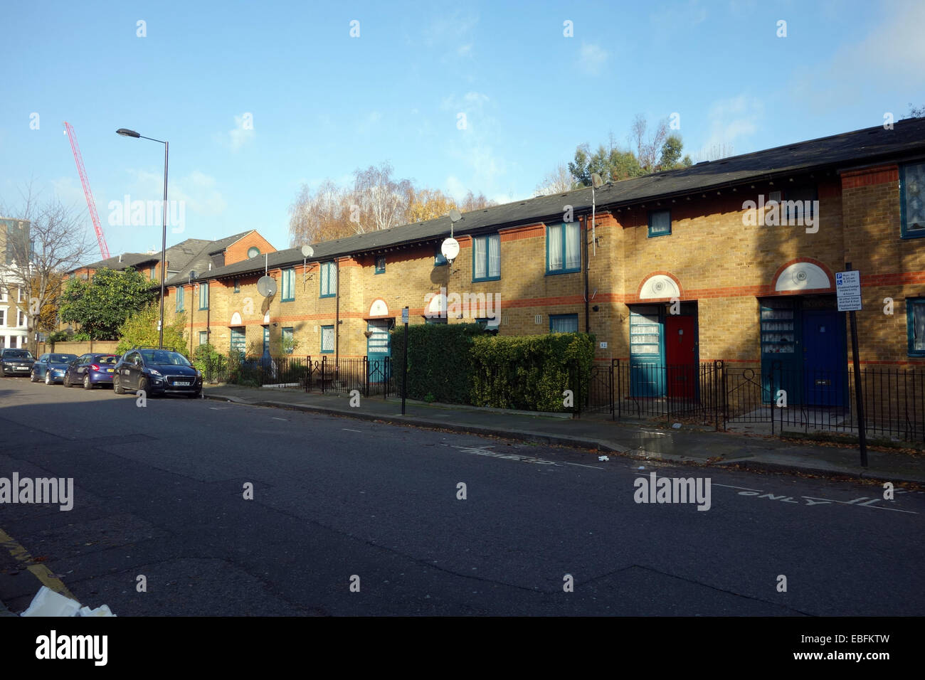 Certains des logements sociaux de la région de North Norland park Londres W11 avec sa variété de récentes intéressant l'architecture abordable Banque D'Images