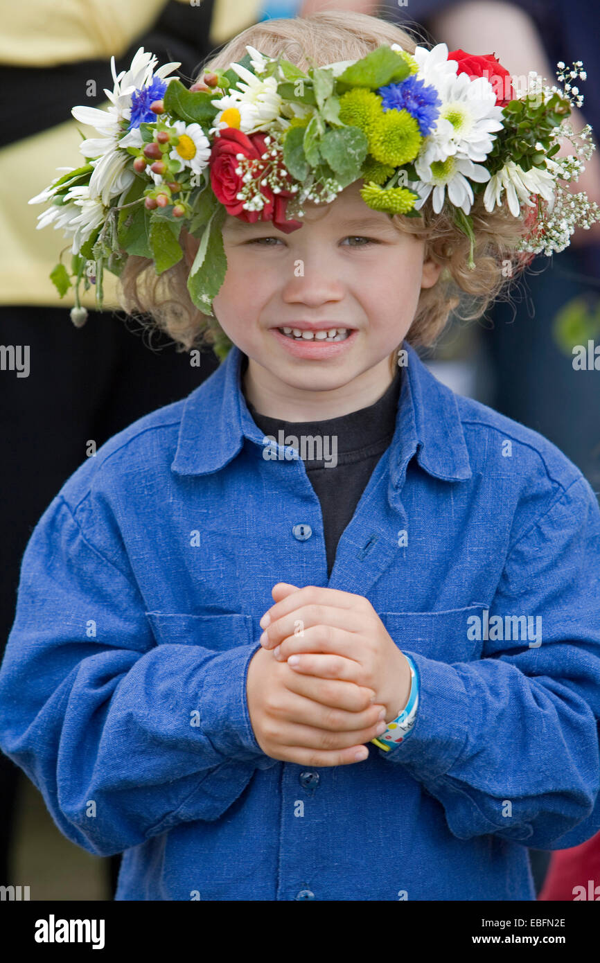 Portrait of a Boy, Solstice d'été, le Skansen, Stockholm, Suède Banque D'Images