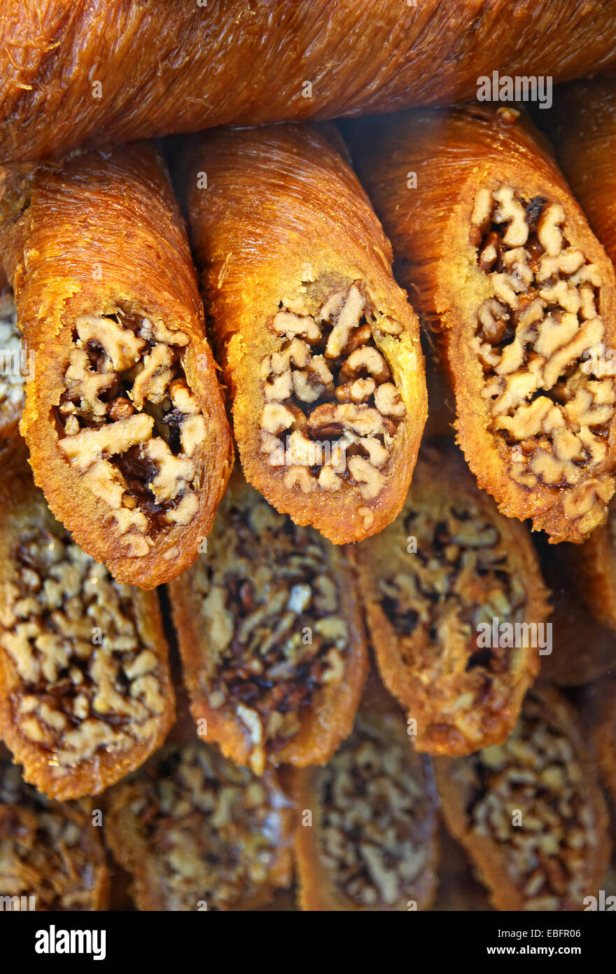 Close-up baklava turc traditionnel (desserts sucrés faits de pâte fine, noix et miel) Banque D'Images