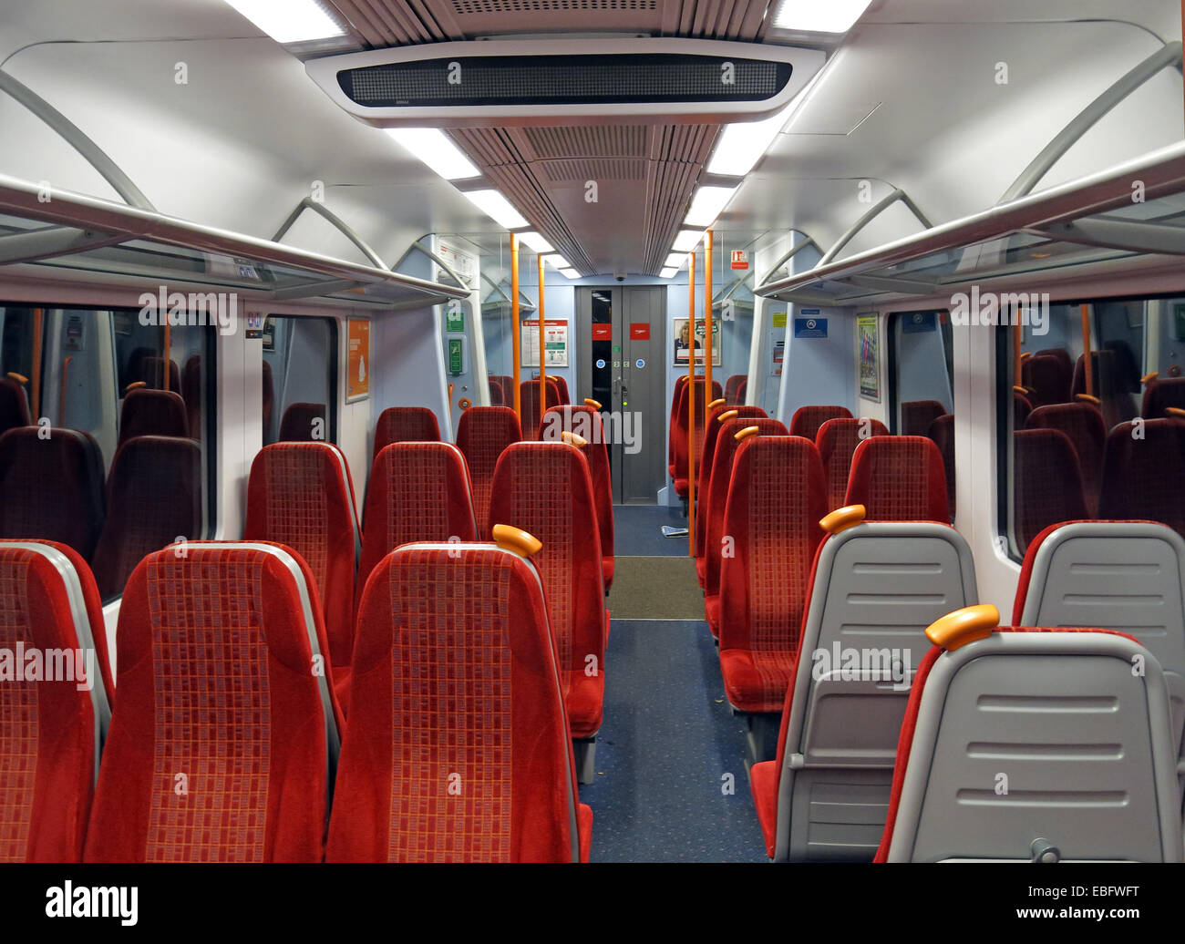 SW vide livrée rouge Trains Transport, Jc Clapham, Londres, Angleterre, Royaume-Uni Banque D'Images