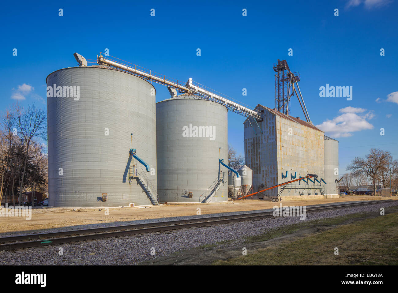 Par la voie ferrée de l'élévateur à grain. Gilbert, Iowa. Banque D'Images