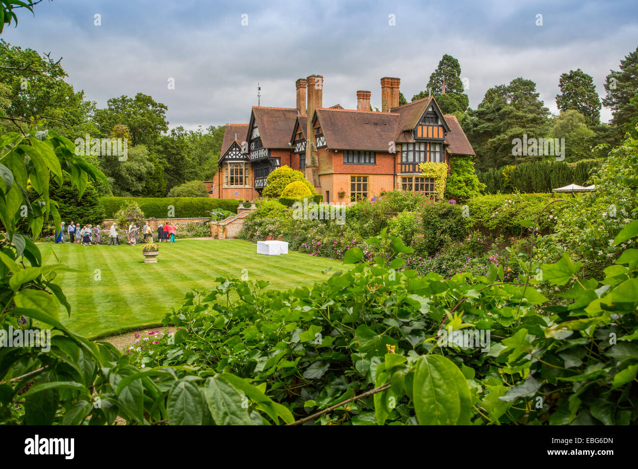 Grim's Dyke Hotel en dehors de l'élévation et sur le jardin, Harrow Weald, London England UK Banque D'Images