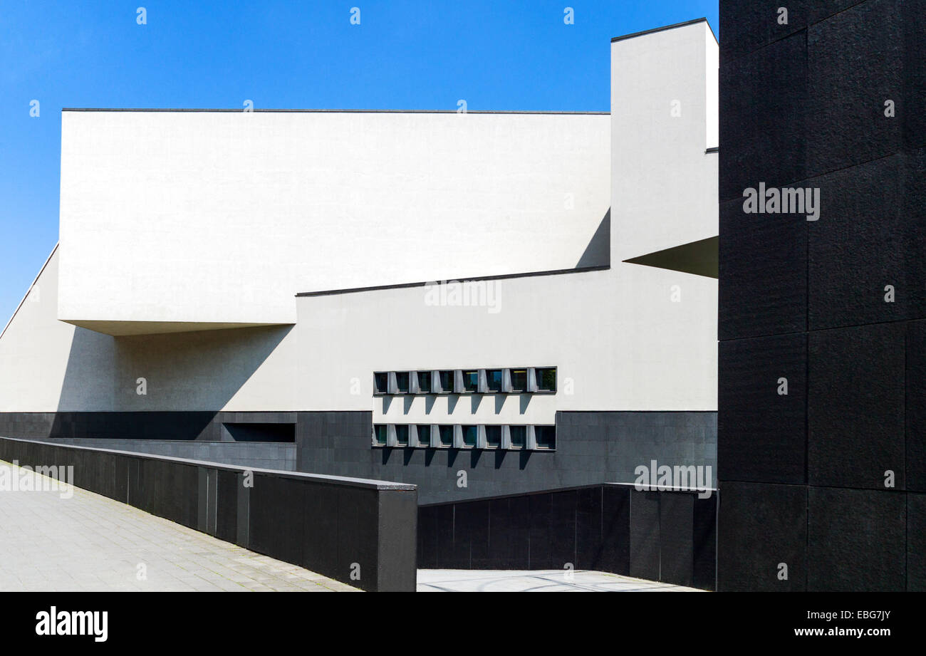 Italie, Milan, architectures modernes du théâtre Arcimboldi dans le quartier de Balocco Banque D'Images
