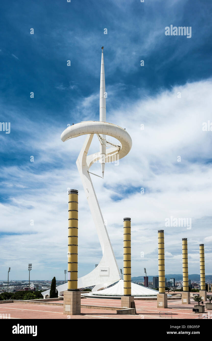 Lampes et tour de transmission, par l'architecte Santiago Calatrava, quartier olympique, Montjuïc, Barcelone, Catalogne, Espagne Banque D'Images