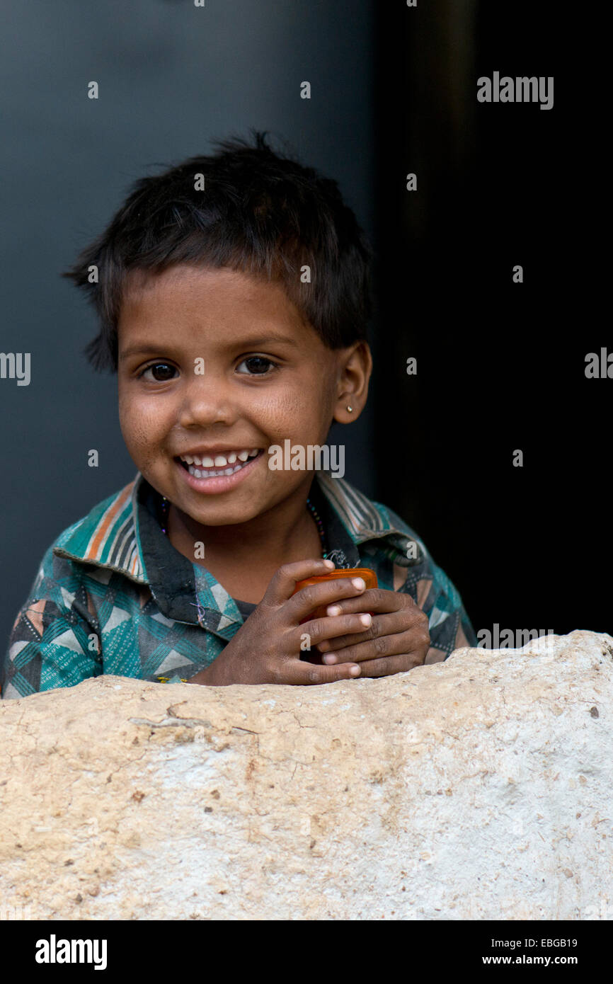 Smiling girl, Bassi, Rajasthan, Inde Banque D'Images