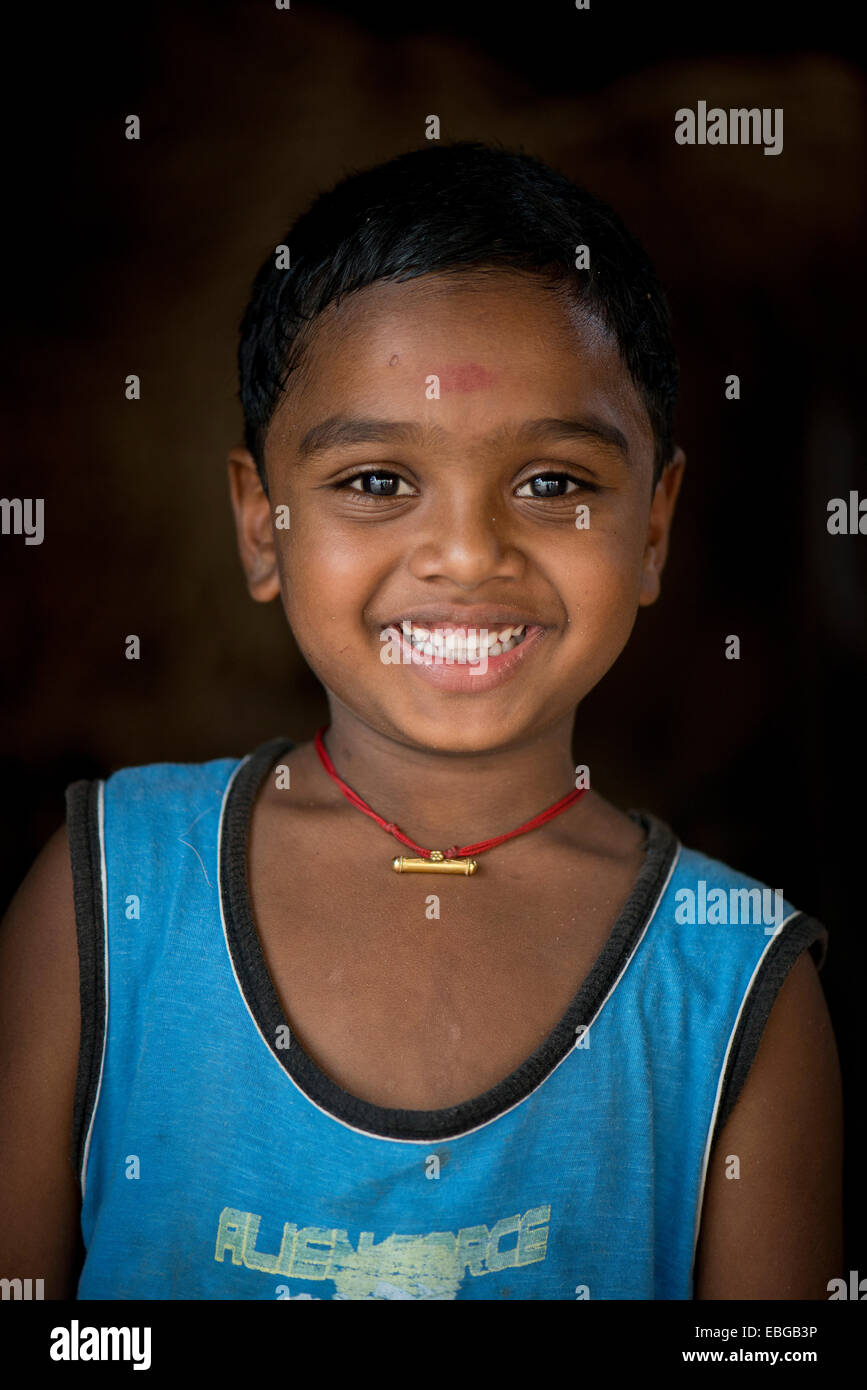 Boy, smiling, portrait, du Lac Vembanad, Kerala, Inde Banque D'Images