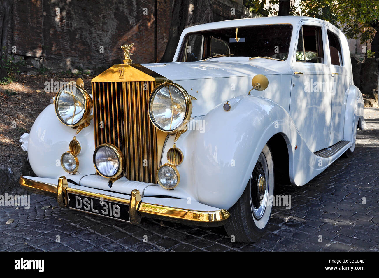 Vintage Rolls-Royce Silver Wraith Pullman limousine, construit à partir de 1946, en partie doré, Rome, Latium, Italie Banque D'Images