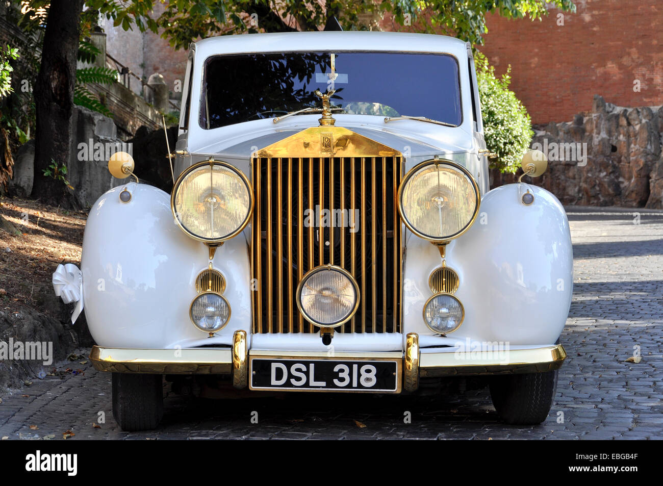 Vintage Rolls-Royce Silver Wraith Pullman limousine, construit à partir de 1946, en partie doré, Rome, Latium, Italie Banque D'Images