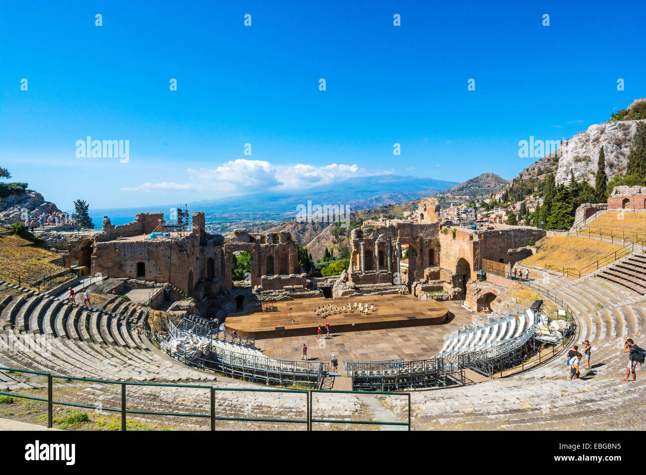 L'Etna à partir de l'amphithéâtre grec, Taormina, Sicile Banque D'Images