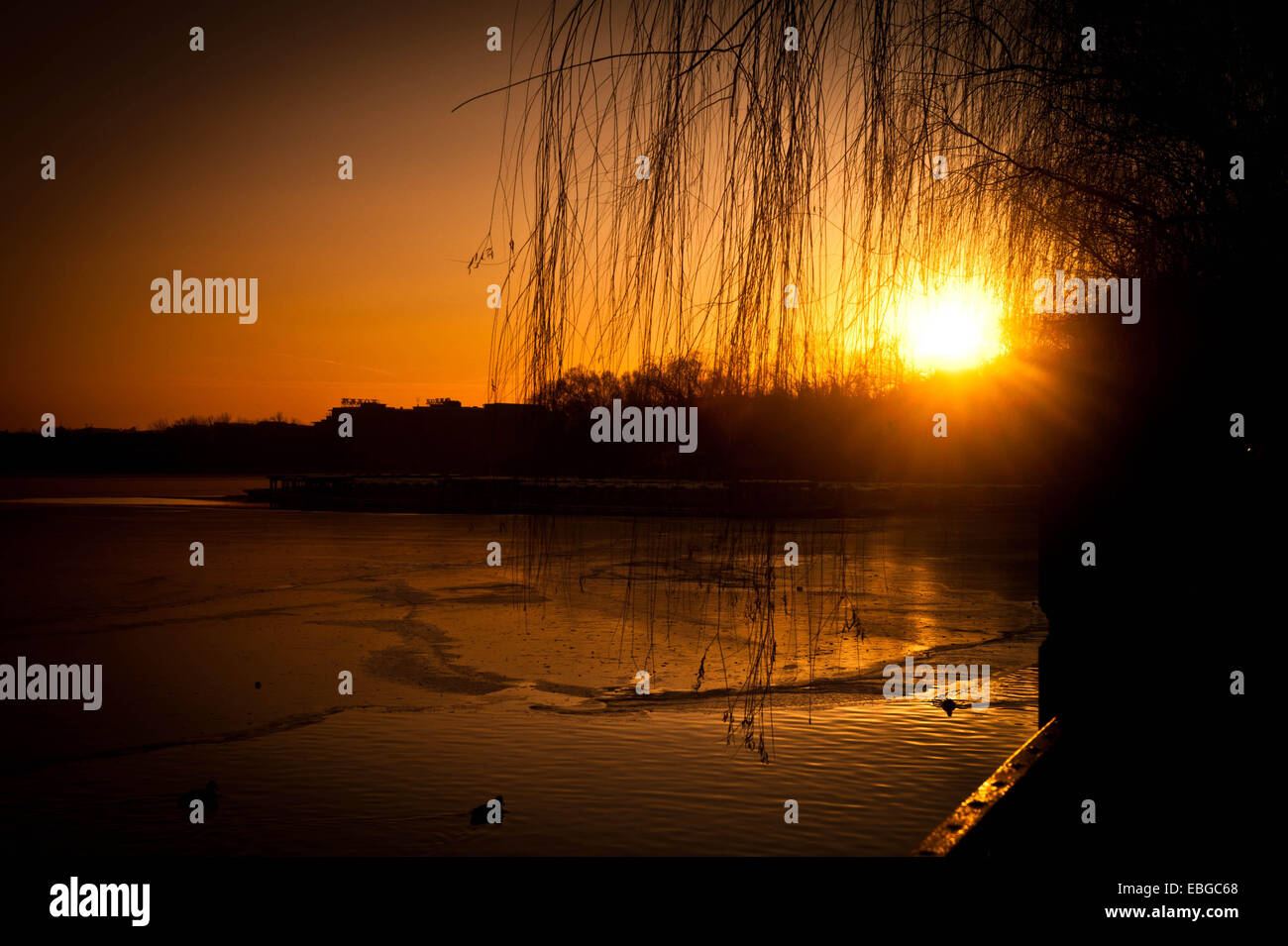 Coucher du soleil dans le parc Beihai, Beijing Banque D'Images