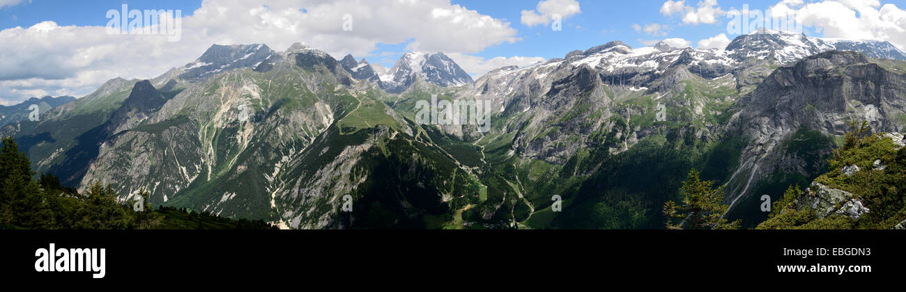 Panorama depuis le Col de Napremont sur la Grande Casse, dans les Alpes Françaises Banque D'Images