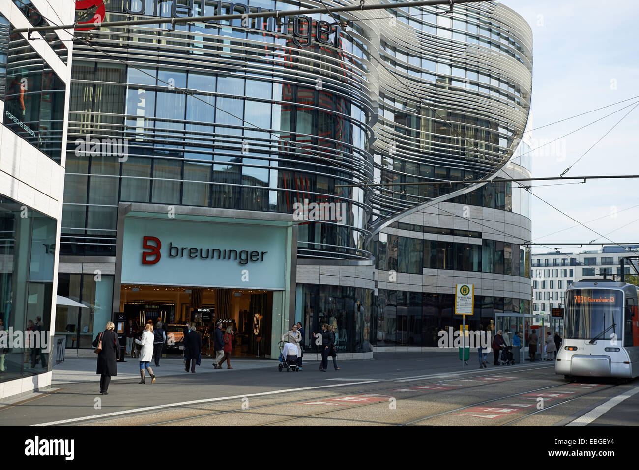 Ko-Bogen magasin Breuninger shopping centre, Düsseldorf, Allemagne. Banque D'Images