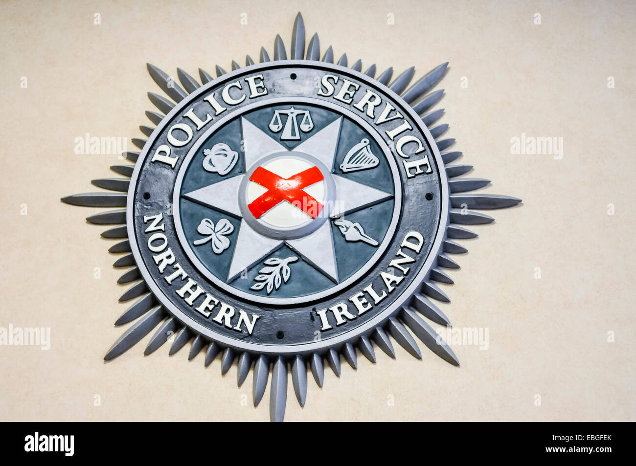 Belfast, Irlande du Nord. 1er décembre 2014. - Logo du Service de police de l'Irlande du Nord (PSNI) à l'intérieur de leur quartier général Crédit : Stephen Barnes/Alamy Live News Banque D'Images
