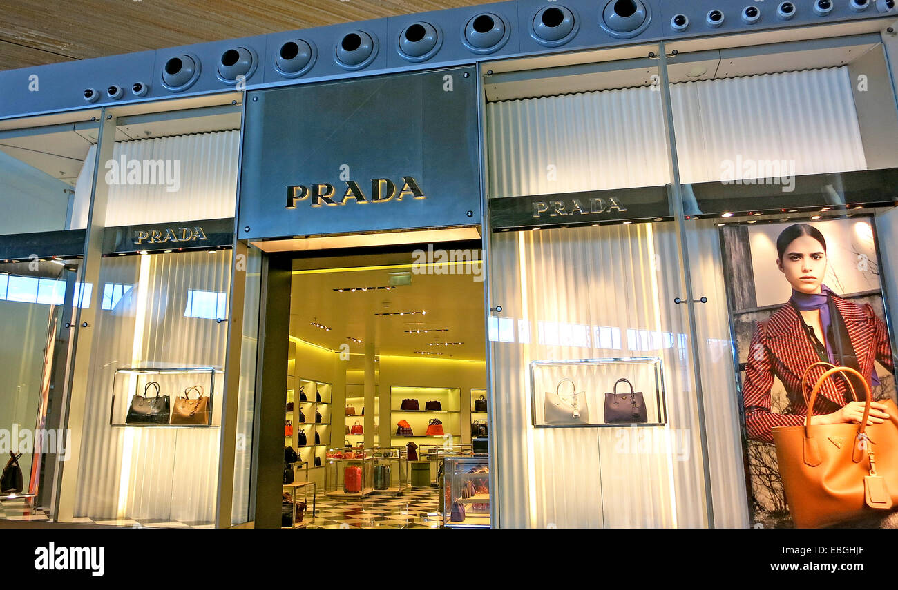 Boutique Prada, aéroport international Roissy Charles de Gaulle, Paris, France Banque D'Images