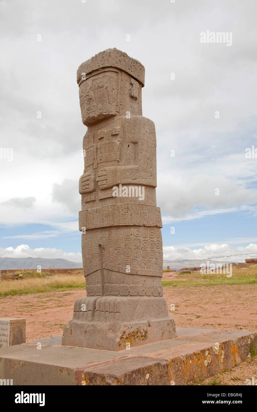 Statue 'El Fraile (le moine) à ruines de Tiwanaku, Bolivie, Tiwanaku Banque D'Images